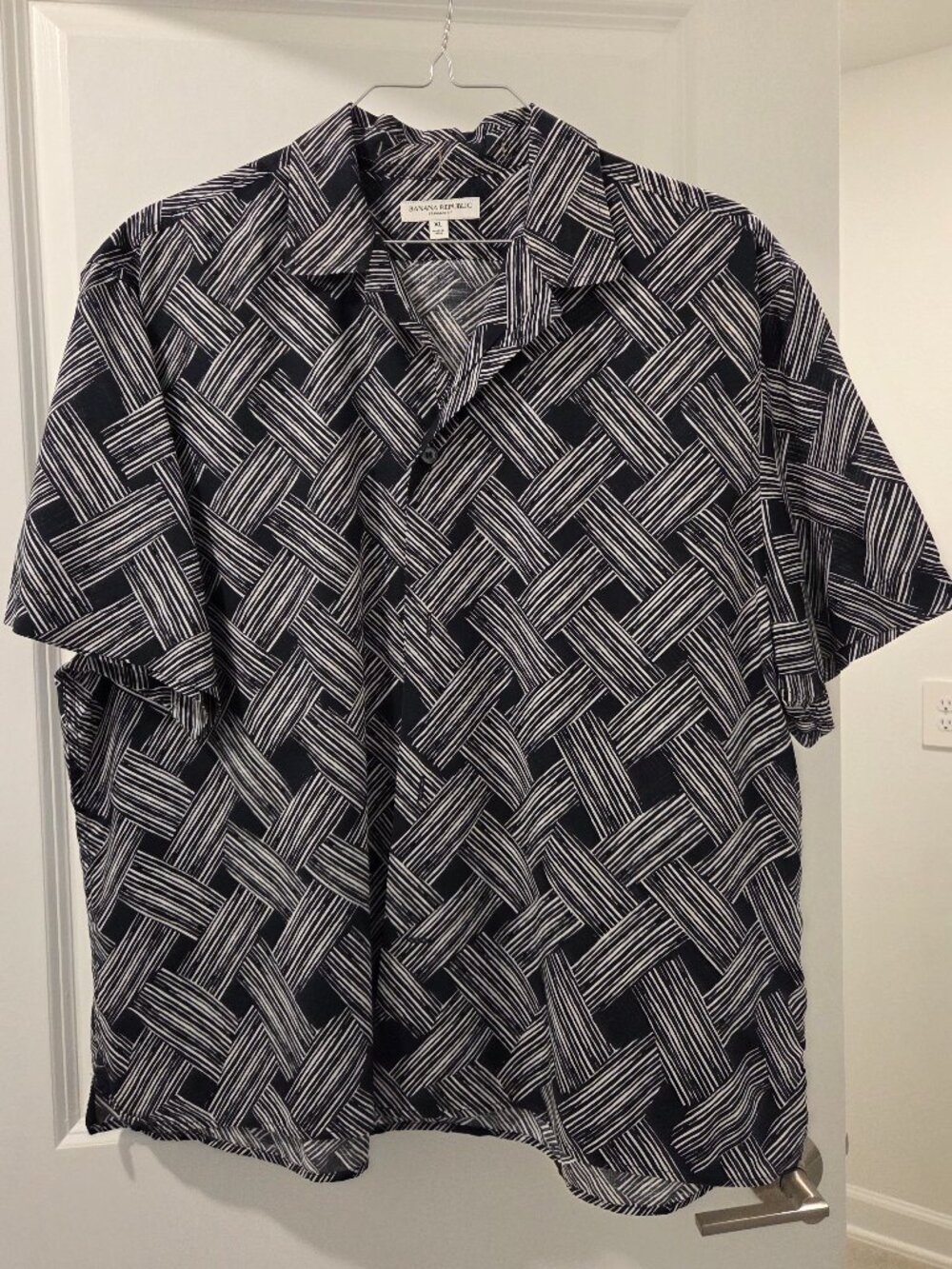 Banana Republic Men's XL Black/White Short Sleeve Button Down Shirt